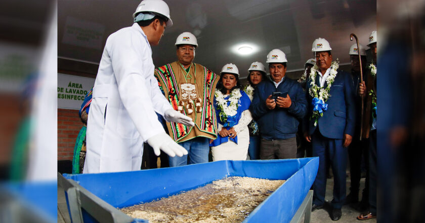 Entregan un centro de industria de forraje para ganado y un sistema de agua potable