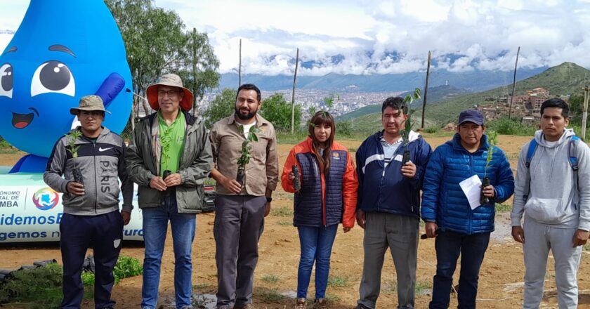 Campaña de forestación se extiende a la zona sud de la ciudad de Cochabamba con 2000 mil plantines