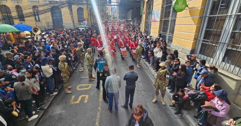 Las Fuerzas Armadas retornan a la procesión del Señor del Santo Sepulcro en La Paz tras 15 años de ausencia