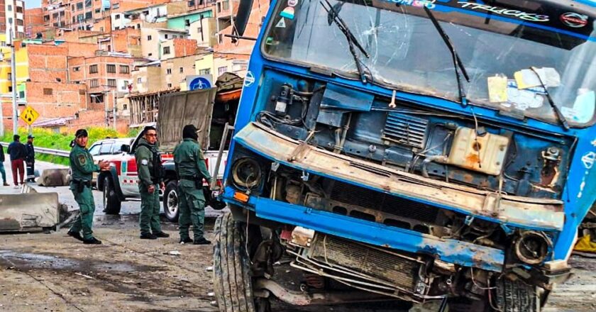 Accidente de tránsito en la autopista La Paz-El Alto deja como saldo cuatro muertos