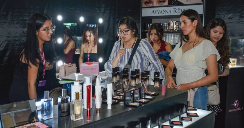 Ayvanna Rever apuesta por Cochabamba: debuta en FEXCO con promociones exclusivas y presentaciones de maquilladoras profesionales