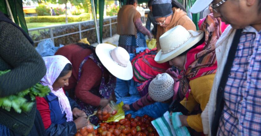 Gobierno llama a la población a “no alarmarse” y evitar acopio, garantiza oferta de alimentos