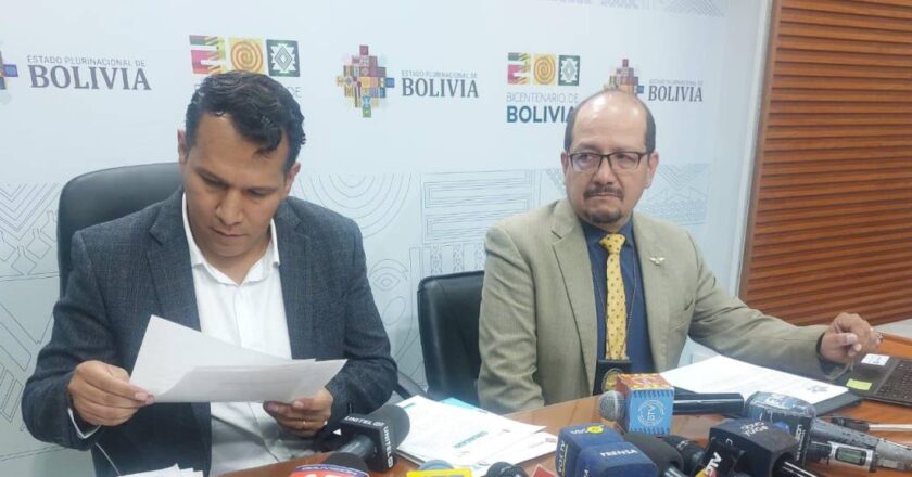 ATT y DGAC dicen que “no se va a afectar la venta de pasajes aéreos en bolivianos”