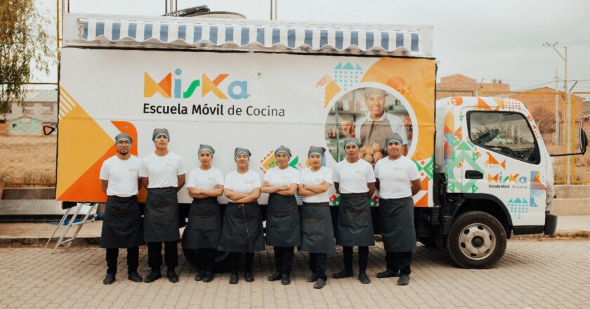 Escuela móvil ‘MISKA’ cumple un año recorriendo y llevando oportunidades a zonas rurales de Bolivia