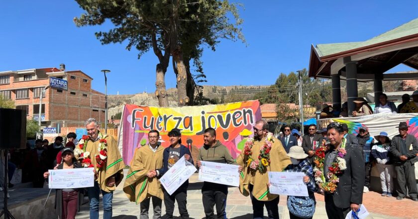 Fortalecen emprendimientos y habilidades blandas de cientos de jóvenes de Bolivia