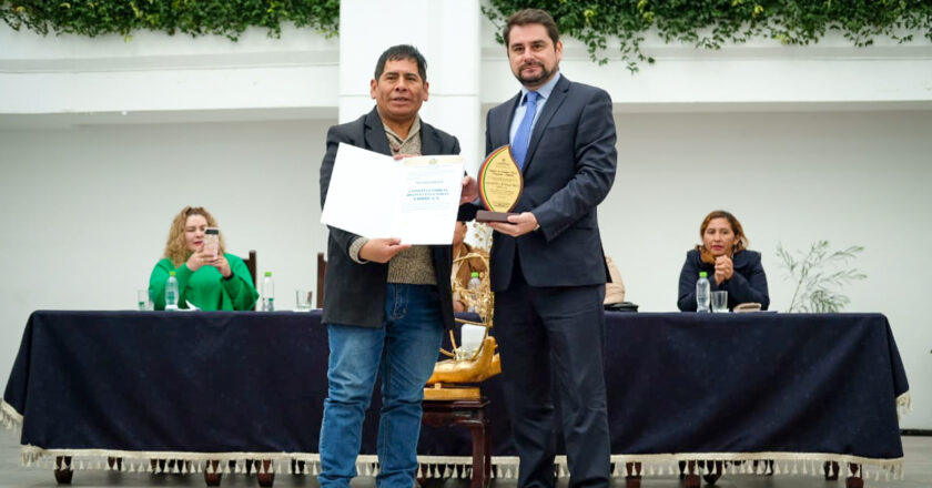 EMBOL recibe reconocimiento en la Asamblea Legislativa por su excelencia institucional y contribución al desarrollo de Bolivia