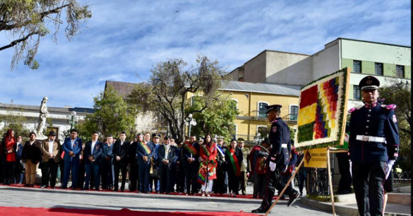 Autoridades rinden homenaje a La Paz en su efeméride con la ofrenda floral, iza de la bandera y Te Deum