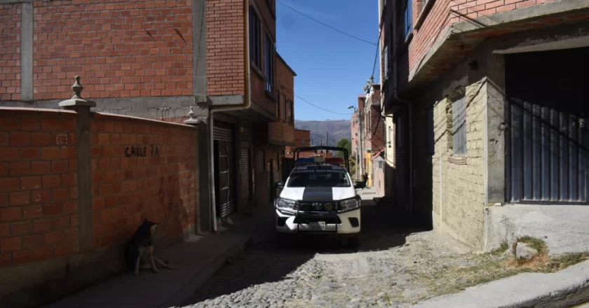 Aprehenden a policía investigado por el feminicidio de su esposa en la ciudad de La Paz