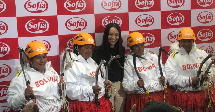 Cholitas Escaladoras van a la conquista del Everest de la mano de Sofía