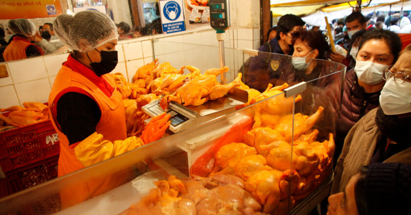 Ofrecen kilo de carne de pollo a Bs 14,80 en La Paz, aseguran que el precio es menor al de julio de 2023