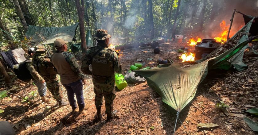 FELCN destruye megalaboratorios de cocaína en Villa Tunari