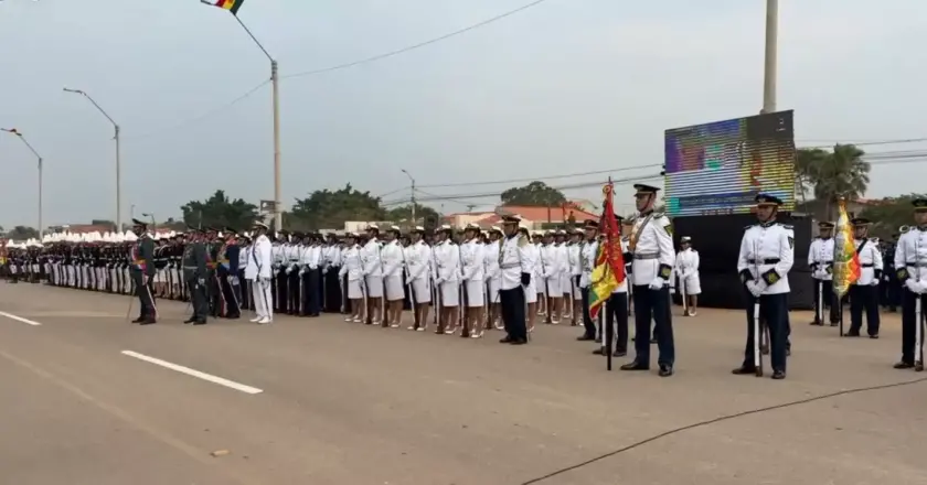 Arce participa de la Parada Militar en Trinidad en homenaje al 199 aniversario de las FFAA