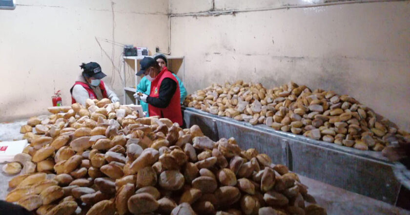 Autoridades despliegan controles de peso y precio del pan de batalla en La Paz y El Alto