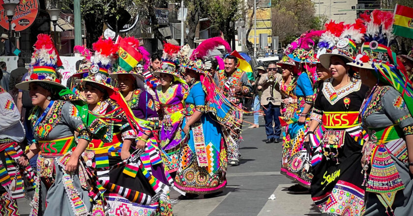 Bolivianos en 132 países del mundo se unen para salvaguardar danzas tradicionales