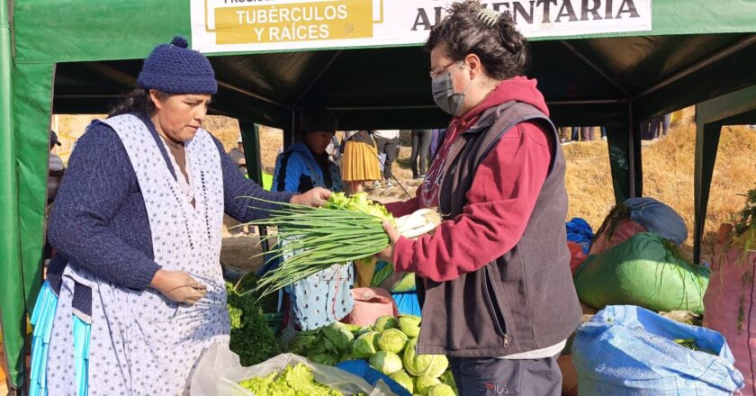 Feria “Del Campo a la olla” llega con variedad de alimentos a la plaza Villarroel en Miraflores