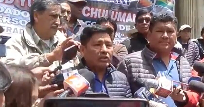 MAS ‘arcista’ anuncia que mantendrá vigilia en plaza Murillo hasta que se desconcentre la marcha ‘evista’