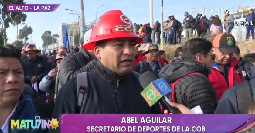 Organizaciones sociales se concentran en la Ceja de El Alto para la marcha en defensa de la democracia