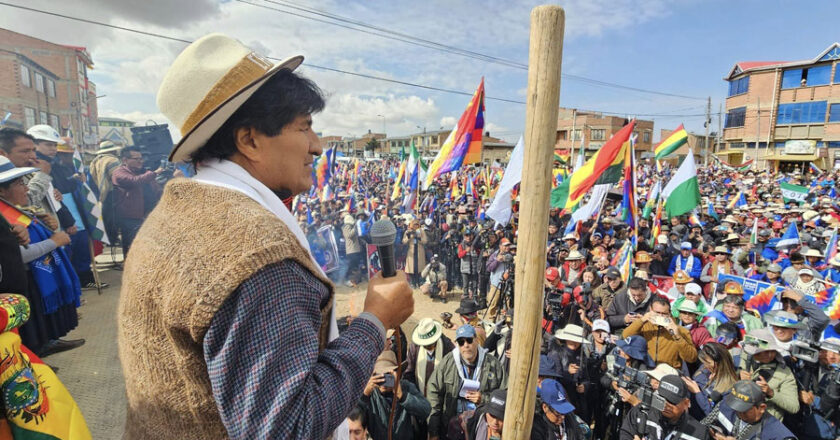 Evo inicia la marcha desde Caracollo y dice: ‘el que bloquea Bolivia es Lucho y su gobierno, no hay plata’