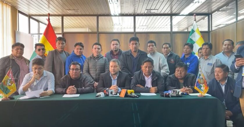 Choferes de La Paz deciden levantar el paro y bloqueos tras acuerdo con el Gobierno