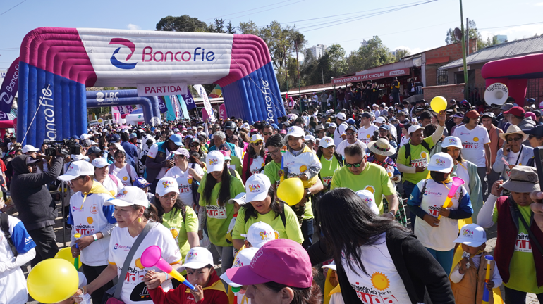 Campaña “Caminando por la Vida” a favor de niñas y niños con cáncer contó más de 4.400 personas en La Paz