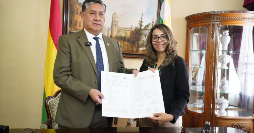 Fiscal General recibe de EDUCO equipos de computación de alto rendimiento para fortalecer la lucha contra la violencia sexual a niñas y niños