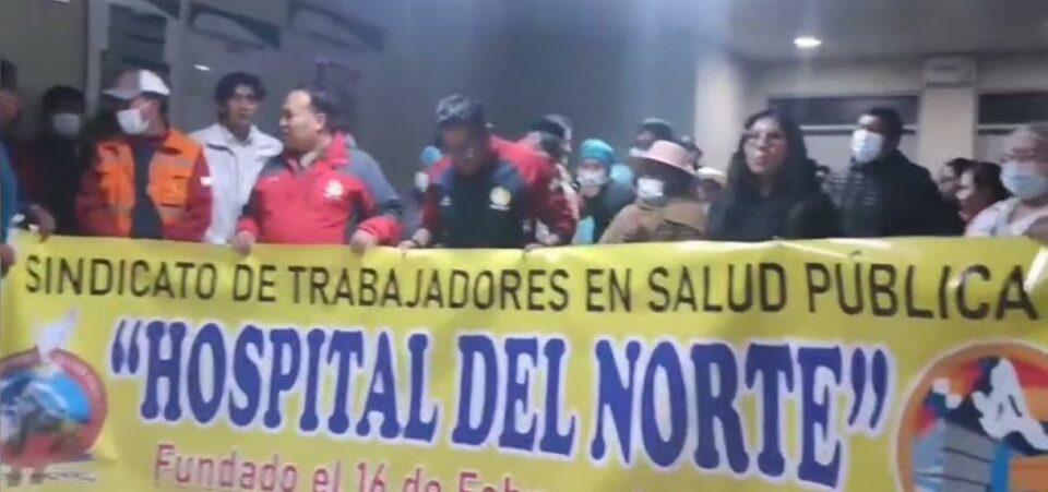 Trabajadores del Hospital del Norte protestan contra Gobernación por despidos y falta de insumos