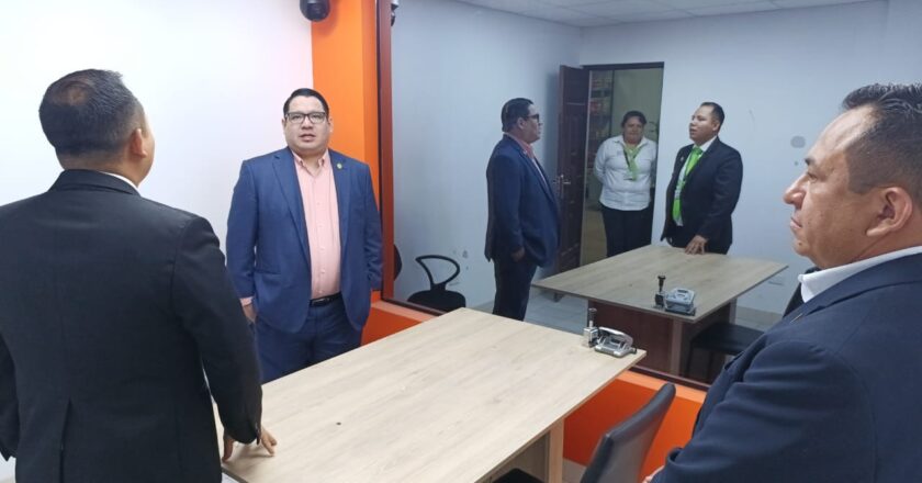 Fiscal General visita la Fiscalía Departamental de Cochabamba, el IDIF de Coña Coña y el CIENA para evaluar el servicio que se otorga a la población