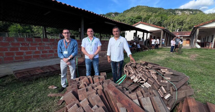 Fiscalía de Santa Cruz entregó madera, equipamiento deportivo y víveres a internos de CERVICRUZ