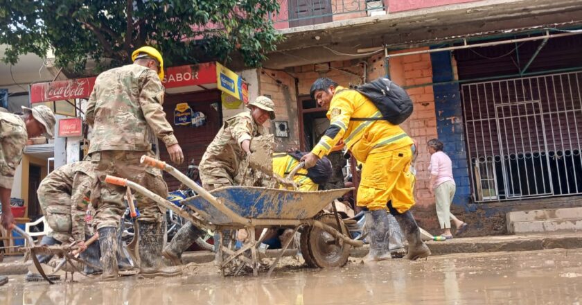 Cerca de 300 militares realizan trabajados post inundación en barrios afectados por la intensa lluvia en Tarija