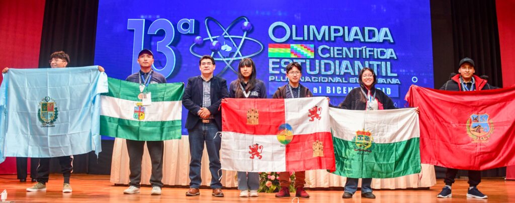 Premian a estudiantes ganadores de la 13° versión de la Olimpiada Científica Estudiantil