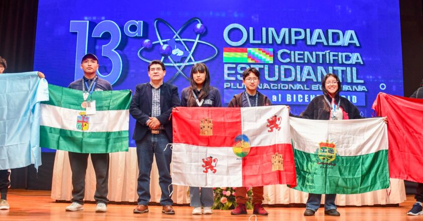 Premian a estudiantes ganadores de la 13° versión de la Olimpiada Científica Estudiantil