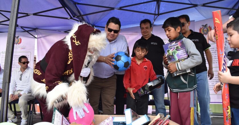 Espíritu navideño en Sucre: El Fiscal General alegra corazones con más de 2.000 juguetes para niñas y niños