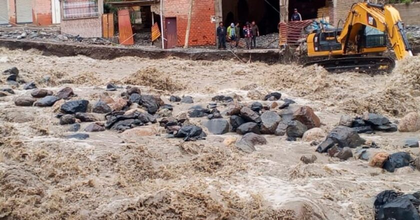 Emergencia en Quime por desborde ríos, están sin luz y hay casas en riesgo de desplome