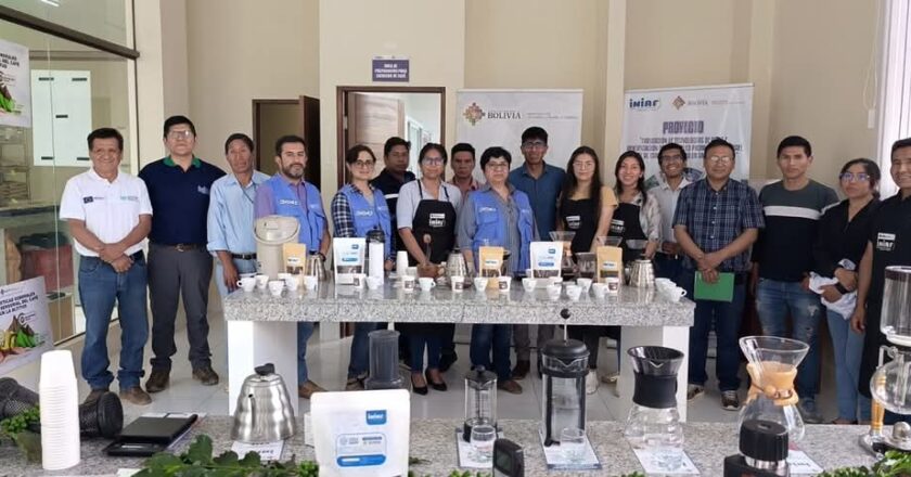 Delegación internacional visita el Centro de Innovación Tecnológica del Café en Caranavi