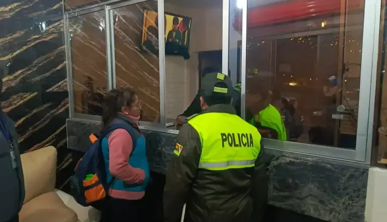 Encuentran bebidas alcohólicas en un alojamiento operativo durante de seguridad ciudadana