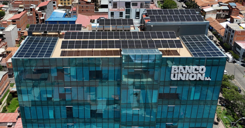 Banco Unión apuesta por la sostenibilidad con paneles solares en sus edificios